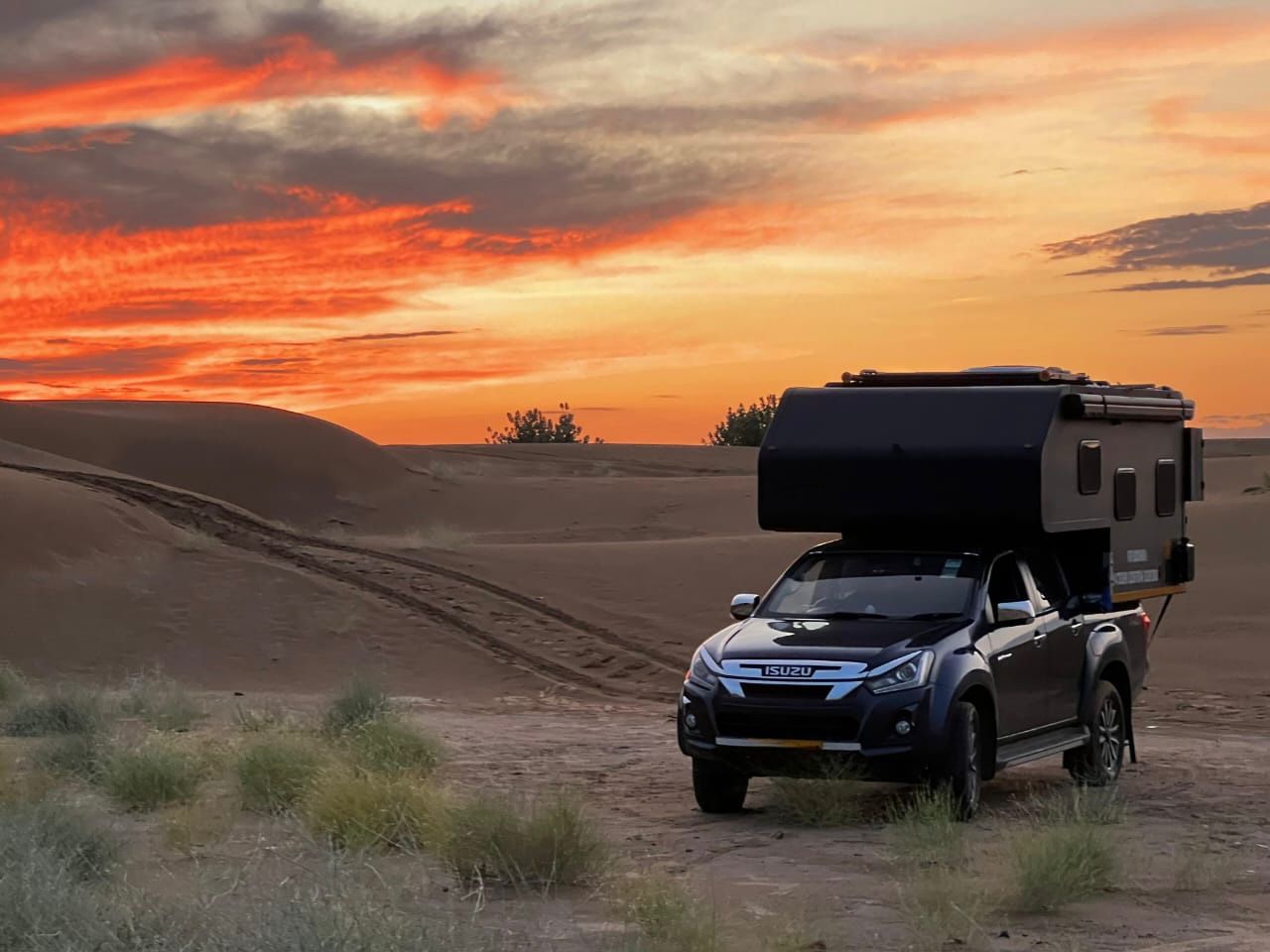 ISUZU V CROSS 4X4 caravan view 1